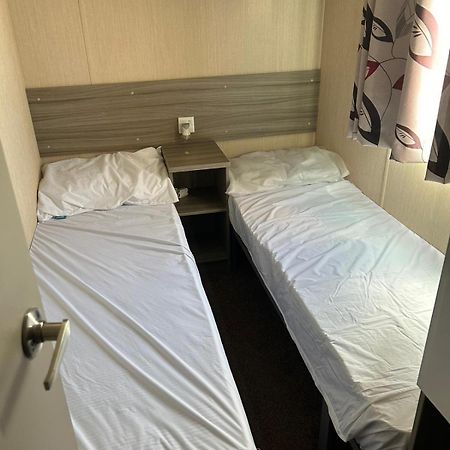 Lido Beach Caravan Prestatyn Exterior foto